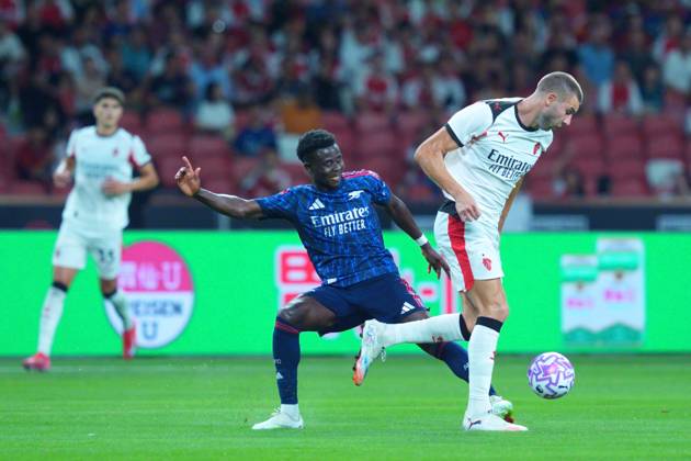 Arsenal FC V AC Milan - Pre-Season Friendly Match Bukayo Saka of Arsenal challenges Strahinja Pavlovic of AC Milan during the pre-season friendly match between Arsenal FC and AC Milan at National Stadium in Singapore on July 23, 2025. Singapore Singapore Copyright: xSuhaimixAbdullahx originalFilename:abdullah-notitle250723_npgBd