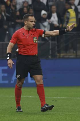 Match between Corinthians and Cruzeiro for the Brazilian championship Sao Paulo (SP), 7 23 2025 - Brazilian Corinthians vs Cruzeiro - Referee Alex Gomes Stefano during the match between Corinthians and Cruzeiro for the 16th round of the Brazilian Football Championship, on Wednesday night, July 23, 2025, at the Neo Quimica Arena, in Sao Paulo, SP. (Foto: Leco Viana Thenews2 imago images) SPO  Copyright: xLecoxVianax