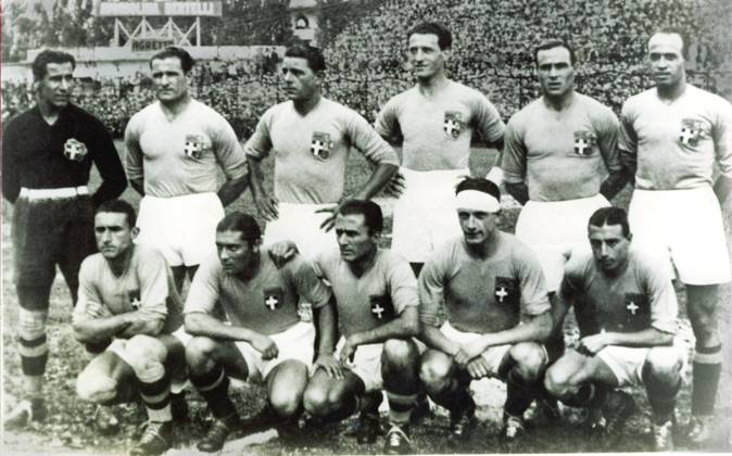 Fussballweltmeisterschaft in Italien Endspiel Italien - Tschechoslowakei 2:1 n.V. Die Mannschaft von Italien vor dem Spiel. U.B.z. oben v.l. Combi, Monti, Ferraris IV, Allemandi, Guaita, Ferrari; unten v.l. Schiavio, Meazza, Monzeglio, Bertolini und Orsi. 10.06.1934 in Rom (Nationalstadion PNF) - Italien