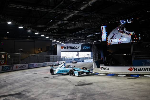 2025 FORMULA E LONDON ePRIX 23 ROWLAND Oliver (gbr), Nissan Formula E Team, Nissan e-4ORCE 05, action during the London ePrix, 15th and 16th round of the 2024-25 ABB FIA Formula E World Championship, WM, Weltmeisterschaft on the ExCel London Circuit from July 25 to 27, 2025 in London, United Kingdom - Copyright: xGREGORYxLENORMANDx