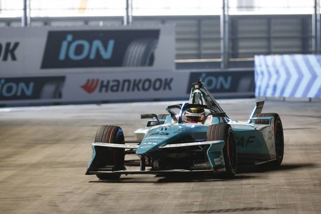 2025 FORMULA E LONDON ePRIX 23 ROWLAND Oliver (gbr), Nissan Formula E Team, Nissan e-4ORCE 05, action during the London ePrix, 15th and 16th round of the 2024-25 ABB FIA Formula E World Championship, WM, Weltmeisterschaft on the ExCel London Circuit from July 25 to 27, 2025 in London, United Kingdom - Copyright: xGREGORYxLENORMANDx