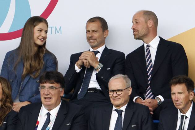 Sport Bilder des Tages England v Spain - UEFA Women s EURO 2025 Final Leonor, Princess of Asturia speaks to Prince William with Aleksander Ceferin President of UEFA in the middle before the UEFA Women s EURO 2025 Final match between England and Spain at St. Jakob-Park on July 27, 2025 in Basel, Switzerland. Basel St. Jakob-Park Switzerland Switzerland Copyright: xRichardxSellers Sportsphoto APLx 14131432