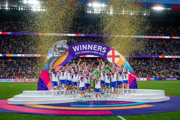 UEFA Womens Euro 2025 Finale: England – Spanien; 27.07.2025 Die englischen Spielerinnen feiern den Sieg nach dem Finale. England gewinnt die Europameisterschaft 2025 in der Schweiz nach Elfmeterschießen gegen Spanien. Hannah Hampton (1; England), Lucy Bronze (2; England), Niamh Charles (3; England), Keira Walsh (4; England), Alex Greenwood (5; England), Leah Williamson (6; England), Lauren James (7; England), Georgia Stanway (8; England), Beth Mead (9; England), Ella Toone (10; England), Lauren Hemp (11; England), Maya Le Tissier (12; England), Anna Moorhouse (13; England), Grace Clinton (14; England), Esme Morgan (15; England), Jessica Carter (16; England), Michelle Agyemang (17; England), Chloe Kelly (18; England), Agnes Beever-Jones (19; England), Jessica Park (20; England), Khiara Keating (21; England), Lotte Wubben-Moy (22; England) und Alessia Russo (23; England) feiern den Sieg bei der UEFA Womens Euro 2025 UEFA Womens Euro 2025 Finale: England – Spanien; Basel, St. Jakob-Park, 27.07.2025 UEFA Womens Euro 2025 Finale: England – Spanien; Basel, St. Jakob-Park, 27.07.2025 Copyright: xBEAUTIFULxSPORTS Gelhardtx