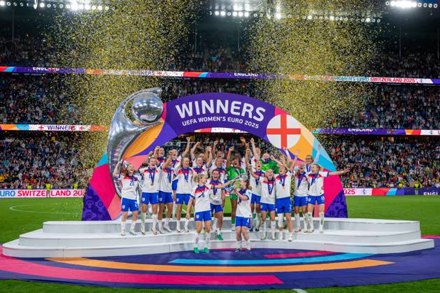 UEFA Womens Euro 2025 Finale: England – Spanien; 27.07.2025 Die englischen Spielerinnen feiern den Sieg nach dem Finale. England gewinnt die Europameisterschaft 2025 in der Schweiz nach Elfmeterschießen gegen Spanien. Hannah Hampton (1; England), Lucy Bronze (2; England), Niamh Charles (3; England), Keira Walsh (4; England), Alex Greenwood (5; England), Leah Williamson (6; England), Lauren James (7; England), Georgia Stanway (8; England), Beth Mead (9; England), Ella Toone (10; England), Lauren Hemp (11; England), Maya Le Tissier (12; England), Anna Moorhouse (13; England), Grace Clinton (14; England), Esme Morgan (15; England), Jessica Carter (16; England), Michelle Agyemang (17; England), Chloe Kelly (18; England), Agnes Beever-Jones (19; England), Jessica Park (20; England), Khiara Keating (21; England), Lotte Wubben-Moy (22; England) und Alessia Russo (23; England) feiern den Sieg bei der UEFA Womens Euro 2025 UEFA Womens Euro 2025 Finale: England – Spanien; Basel, St. Jakob-Park, 27.07.2025 UEFA Womens Euro 2025 Finale: England – Spanien; Basel, St. Jakob-Park, 27.07.2025 Copyright: xBEAUTIFULxSPORTS Gelhardtx