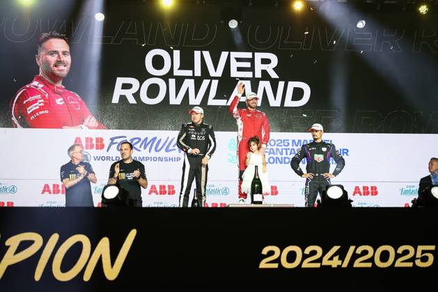 2025 FORMULA E LONDON ePRIX ROWLAND Oliver (gbr), Nissan Formula E Team, Nissan e-4ORCE, portrait, podium during the London ePrix, 15th and 16th round of the 2024-25 ABB FIA Formula E World Championship, WM, Weltmeisterschaft on the ExCel London Circuit from July 25 to 27, 2025 in London, United Kingdom - LondonUnited Kingdom Copyright: xAndrà xFerreirax