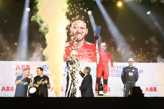2025 FORMULA E LONDON ePRIX ROWLAND Oliver (gbr), Nissan Formula E Team, Nissan e-4ORCE, portrait, podium during the London ePrix, 15th and 16th round of the 2024-25 ABB FIA Formula E World Championship, WM, Weltmeisterschaft on the ExCel London Circuit from July 25 to 27, 2025 in London, United Kingdom - LondonUnited Kingdom Copyright: xAndrà xFerreirax