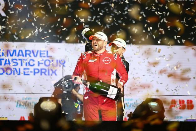 2025 FORMULA E LONDON ePRIX ROWLAND Oliver (gbr), Nissan Formula E Team, Nissan e-4ORCE, portrait, podium during the London ePrix, 15th and 16th round of the 2024-25 ABB FIA Formula E World Championship, WM, Weltmeisterschaft on the ExCel London Circuit from July 25 to 27, 2025 in London, United Kingdom - LondonUnited Kingdom Copyright: xAndrà xFerreirax