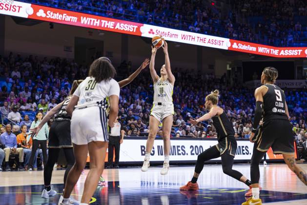July 28, 2025, Arlington, Texas, USA: Dallas Wings center LUISA GEISELSODER (18) shoots a jump shot during a WNBA, Basketball Damen, USA game between the New York Liberty and Dallas Wings at College Park Center.Dallas wins 92-82. Arlington USA - ZUMAf180 20250728_zsp_f180_020 Copyright: xMarkxFannx