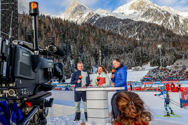 Laura Dahlmeier als ZDF-Expertin beim Biathlon World Cup 2023 Laura Dahlmeier (Mitte) als ZDF-Expertin beim Biathlon World Cup 2023 in Antholz, ZDF-Biathlon-Experte Sven Fischer (links), ZDF-Moderation Alexander Ruda (rechts) Antholz Antholz, Südtirol-Arena, Biathl Trentino-Südtirol Italy
