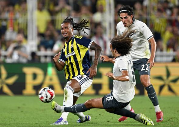 Fenerbahce v Lazio - Friendly match ISTANBUL, TURKIYE - JULY 30: Archie Brown (33) of Fenerbahce in action against Matteo Guendouzi (8) of Lazio during a friendly match against Lazio at Chobani Stadium in Istanbul, Turkiye, on July 30, 2025. Ali Atmaca Anadolu Istanbul Turkey. Editorial use only. Please get in touch for any other usage. Copyright: x2025xAnadoluxAlixAtmacax