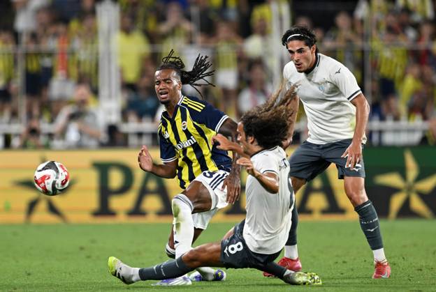 Fenerbahce v Lazio - Friendly match ISTANBUL, TURKIYE - JULY 30: Archie Brown (33) of Fenerbahce in action against Matteo Guendouzi (8) of Lazio during a friendly match against Lazio at Chobani Stadium in Istanbul, Turkiye, on July 30, 2025. Ali Atmaca Anadolu Istanbul Turkey. Editorial use only. Please get in touch for any other usage. Copyright: x2025xAnadoluxAlixAtmacax