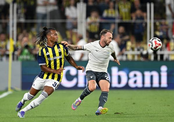 Fenerbahce v Lazio - Friendly match ISTANBUL, TURKIYE - JULY 30: Archie Brown (33) of Fenerbahce in action against Manuel Lazarri (29) of Lazio during a friendly match against Lazio at Chobani Stadium in Istanbul, Turkiye, on July 30, 2025. Ali Atmaca Anadolu Istanbul Turkey. Editorial use only. Please get in touch for any other usage. Copyright: x2025xAnadoluxAlixAtmacax