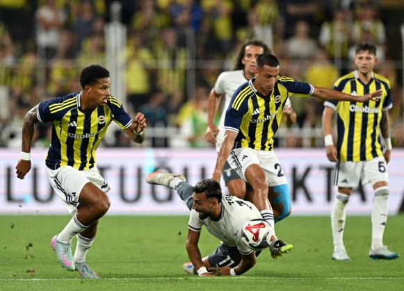 Fenerbahce v Lazio - Friendly match ISTANBUL, TURKIYE - JULY 30: Jayden Oosterwolde (L) of Fenerbahce in action against Valentin Castellanos (ground) of Lazio during a friendly match against Lazio at Chobani Stadium in Istanbul, Turkiye, on July 30, 2025. Ali Atmaca Anadolu Istanbul Turkey. Editorial use only. Please get in touch for any other usage. Copyright: x2025xAnadoluxAlixAtmacax