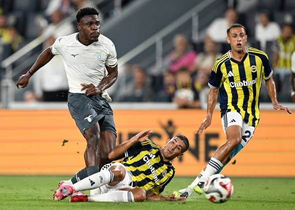 Fenerbahce v Lazio - Friendly match ISTANBUL, TURKIYE - JULY 30: Mert Muldur (ground) of Fenerbahce in action against Oluwafisayo Dele-Bashiru (L) of Lazio during a friendly match against Lazio at Chobani Stadium in Istanbul, Turkiye, on July 30, 2025. Ali Atmaca Anadolu Istanbul Turkey. Editorial use only. Please get in touch for any other usage. Copyright: x2025xAnadoluxAlixAtmacax