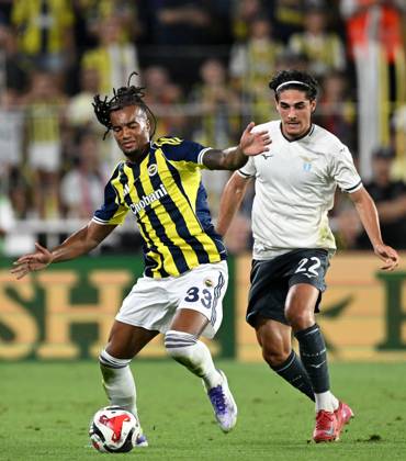 Fenerbahce v Lazio - Friendly match ISTANBUL, TURKIYE - JULY 30: Archie Brown (33) of Fenerbahce in action against Matteo Cancellieri (22) of Lazio during a friendly match against Lazio at Chobani Stadium in Istanbul, Turkiye, on July 30, 2025. Ali Atmaca Anadolu Istanbul Turkey. Editorial use only. Please get in touch for any other usage. Copyright: x2025xAnadoluxAlixAtmacax