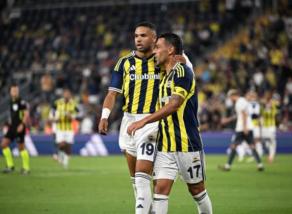 Fenerbahce v Lazio - Friendly match ISTANBUL, TURKIYE - JULY 30: Irfan Can Kahveci (17) of Fenerbahce celebrates after scoring a goal with his teammates during a friendly match against Lazio at Chobani Stadium in Istanbul, Turkiye, on July 30, 2025. Ali Atmaca Anadolu Istanbul Turkey. Editorial use only. Please get in touch for any other usage. Copyright: x2025xAnadoluxAlixAtmacax