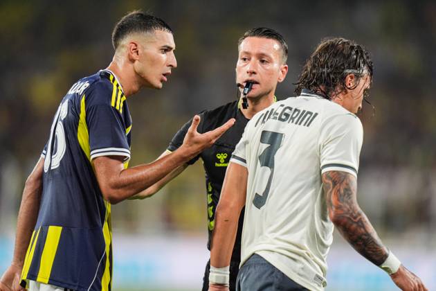 Fenerbahce v Lazio - Friendly match ISTANBUL, TURKIYE - JULY 30: Mert Muldur (L) of Fenerbahce argues with Luca Pellegrini (R) of Lazio during a friendly match between Fenerbahce and Lazio at Chobani Stadium in Istanbul, Turkiye, on July 30, 2025. Cemal Yurttas Anadolu Istanbul Turkey. Editorial use only. Please get in touch for any other usage. Copyright: x2025xAnadoluxCemalxYurttasx