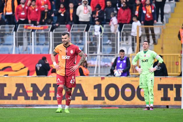 Kasimpasa v Galatasaray - Turkish Super Lig ISTANBUL, TURKIYE - MARCH 02: Players of Galatasaray react during the Turkish Super Lig week 26 football match between Kasimpasa and Galatasaray in Istanbul, Turkiye on March 02, 2025. Istanbul Turkey. Editorial use only. Please get in touch for any other usage. Copyright: x2025xAnadoluxAbdülhamidxHoÅübaÅüx