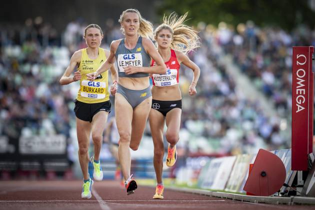 Deutsche Leichtathletik-Meisterschaften (Mehrkampf); Dresden, 01.08.2025 5000m-Finale, Lea Meyer (TSV Bayer 04 Leverkusen), rechts Konstanze Klosterhalfen (TSV Bayer 04 Leverkusen), links Elena Burkard (LG farbtex Nordschwarzwald); Deutsche Leichtathletik-Meisterschaften (Mehrkampf) am 01.08.2025 im Heinz-Steyer-Stadion, Dresden (Sachsen). Copyright: xBEAUTIFULxSPORTS AxelxKohringx