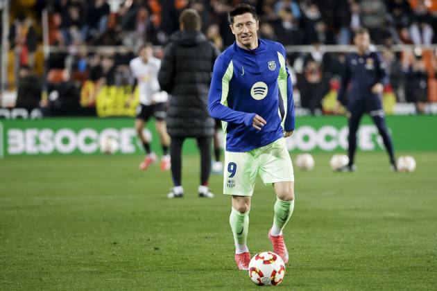 Valencia CF v FC Barcelona, Barca - Copa del Rey VALENCIA, SPAIN - FEBRUARY 6: LEWANDOWSKI warm up before Spanish King Cup match between Valencia CF and FC Barcelona at Mestalla Stadium. in Valencia, Spain on February 6, 2025 Spain World. Editorial use only. Please get in touch for any other usage. Copyright: x2025xAnadoluxJosexMiguelxFernandezxDexVelascox