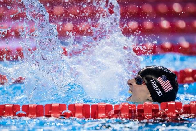 Sport Bilder des Tages 250802 Katie Ledecky of USA celebrates after winning women™s 800 meters freestyle swimming final during day 23 of the World Aquatics Championships on August 2, 2025 in Singapore. Photo: Joel Marklund BILDBYRAN kod JM JM0715 bbeng simning swimming svomming sim-vm vm sim-vm 2025 world aquatics championships 2025 dam jubel Copyright: JOELxMARKLUND BB250802JM111