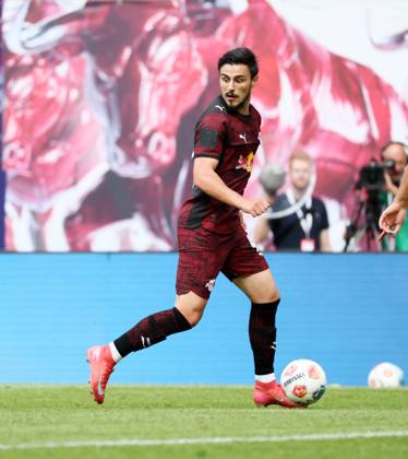 RB Leipzig - Bergamo Testspiel Leipzig, 02.08.2025, Red Bull Arena, Fußball, Testspiel , RB Leipzig vs. Atalanta Bergamo , Im Bild: Eljif Elmas (45, RB Leipzig). , Nur zur redaktionellen Nutzung. Only editorial use. , DFL DFB regulations prohibit any use of photographs as image sequences and or quasi-video. ,