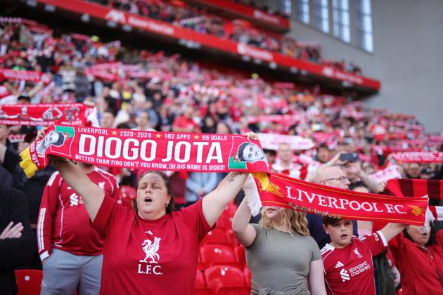 Football - Pre-Season Friendly - Liverpool v Athletic Bilbao 4th August 2025 - Pre-Season Friendly - Liverpool v Athletic Bilbao - Fans hold up scarves in memory of the late Diogo Jota - Photo: Simon Stacpoole Offside. Liverpool UK Copyright: xSimonxStacpoolexOffside