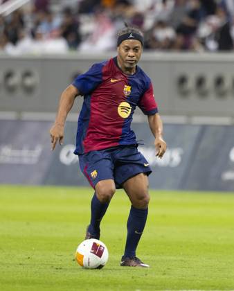 Legends of El Clasico: Real Madrid v Barcelona DOHA, QATAR - NOV 28: Barcelona s legend Ronaldinho competes in the Legends El Clasico football match between Real Madrid and Barcelona at the Khalifa International Stadium in Doha, Qatar on November 28, 2024. Doha Qatar. Editorial use only. Please get in touch for any other usage.  Copyright: x2025xAnadoluxMohammedxDabbousx