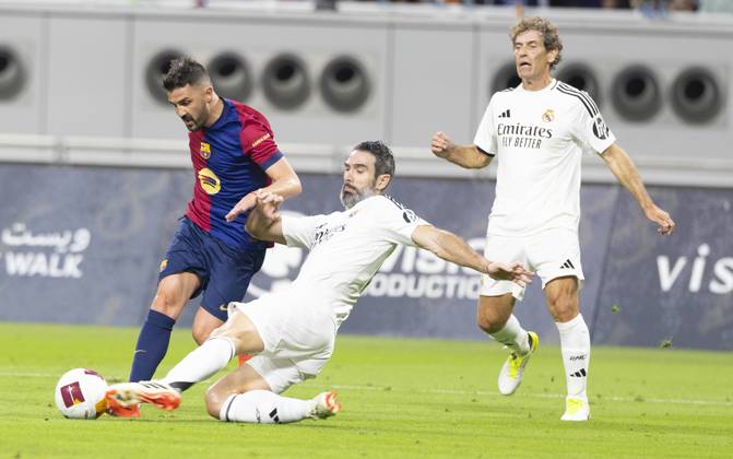 Legends of El Clasico: Real Madrid v Barcelona DOHA, QATAR - NOV 28: Barcelona s legend David Villa competes in the Legends El Clasico football match between Real Madrid and Barcelona at the Khalifa International Stadium in Doha, Qatar on November 28, 2024. Doha Qatar. Editorial use only. Please get in touch for any other usage.  Copyright: x2025xAnadoluxMohammedxDabbousx
