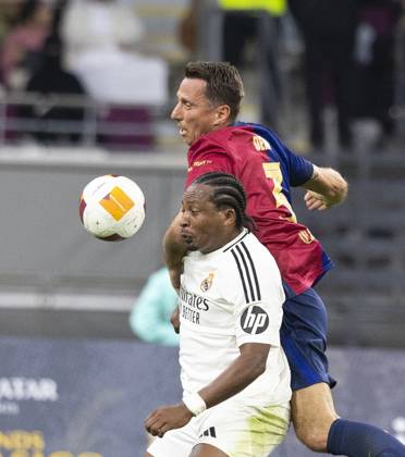 Legends of El Clasico: Real Madrid v Barcelona DOHA, QATAR - NOV 28: Players compete in the Legends El Clasico football match between Real Madrid and Barcelona at the Khalifa International Stadium in Doha, Qatar on November 28, 2024. Doha Qatar. Editorial use only. Please get in touch for any other usage.  Copyright: x2025xAnadoluxMohammedxDabbousx