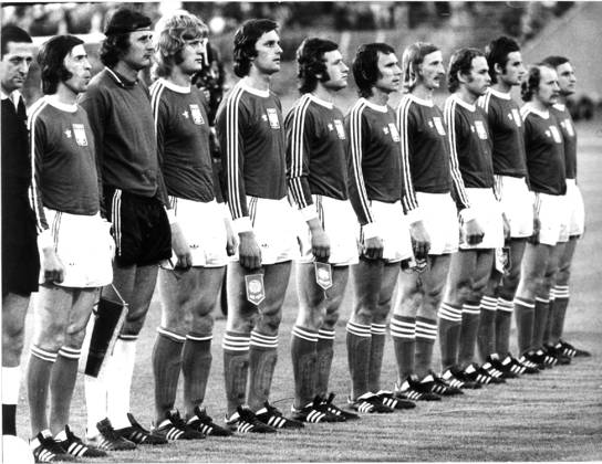 Fussballweltmeisterschaft Spiel um Platz 3 Polen - Brasilien 1:0 (0:0) Die Mannschaft von Polen vor Spielbeginn. U.B.z. v.l. Deyna, Torwart Tomaszewski, Gorgon, Musial, Szymanowski, Kasperczak, Szarmach, Gadocha, Smudda, Lato und Maszczyk. 06.07.1974 in Muenchen (Olympiastadion) - Deutschland