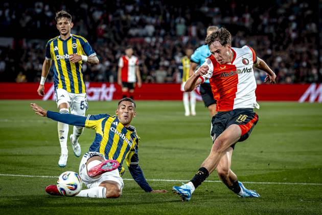 Fenerbahce SK defender Mert Muldur, Feyenoord Rotterdam forwarder Leo Sauer during the match Feyenoord - Fenerbahce at the Kuip Stadium for the third qualifying round champions league season 2025-2026 in Rotterdam, Netherlands on 6 august 2025, (photo by Marcel van Dorst EYE4images DeFodi Images)