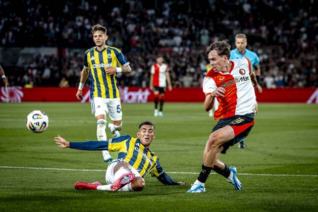 Fenerbahce SK defender Mert Muldur, Feyenoord Rotterdam forwarder Leo Sauer during the match Feyenoord - Fenerbahce at the Kuip Stadium for the third qualifying round champions league season 2025-2026 in Rotterdam, Netherlands on 6 august 2025, (photo by Marcel van Dorst EYE4images DeFodi Images)