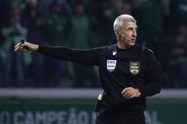 Palmeiras and Corinthians in the round of 16 of the Copa do Brasil Referee Anderson Daronco during the match between Palmeiras and Corinthians for the second leg of the round of 16 of the Copa do Brasil, at Allianz Parque, west of Sao Paulo, this Wednesday, the 6th. SoO PAULO SoO PAULO BRAZIL Copyright: xMarinaxUezimax