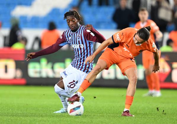 Trabzonspor v Basaksehir - Turkish Super Lig TRABZON, TURKIYE - OCTOBER 19: Muhammed Cham (L) of Trabzonspor in action during the Turkish Super Lig week 9th match between Trabzonspor and Basaksehir at Papara Park in Trabzon, Turkiye on October 19, 2024. Trabzon Turkey. Editorial use only. Please get in touch for any other usage.  Copyright: x2025xAnadoluxHakanxBurakxAltunözx