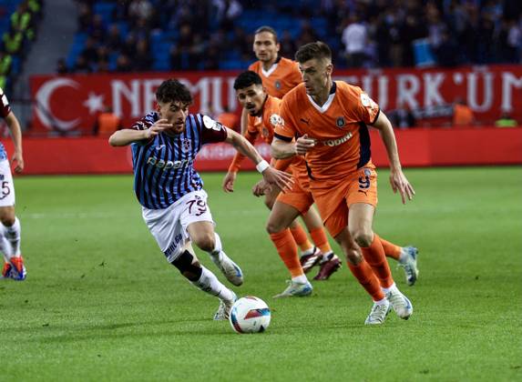 Trabzonspor v Basaksehir - Turkish Super Lig TRABZON, TURKIYE - OCTOBER 19: Pedro Malheiro (L) of Trabzonspor in action during the Turkish Super Lig week 9th match between Trabzonspor and Basaksehir at Papara Park in Trabzon, Turkiye on October 19, 2024. Trabzon Turkey. Editorial use only. Please get in touch for any other usage.  Copyright: x2025xAnadoluxSeyitxAhmetxEksikx