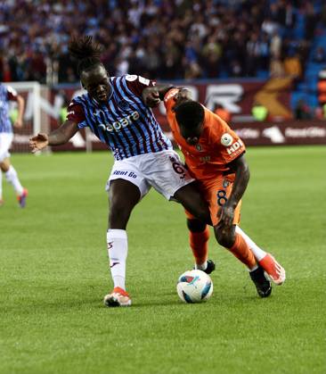 Trabzonspor v Basaksehir - Turkish Super Lig TRABZON, TURKIYE - OCTOBER 19: Batista Mendy (L) of Trabzonspor in action during the Turkish Super Lig week 9th match between Trabzonspor and Basaksehir at Papara Park in Trabzon, Turkiye on October 19, 2024. Trabzon Turkey. Editorial use only. Please get in touch for any other usage.  Copyright: x2025xAnadoluxSeyitxAhmetxEksikx