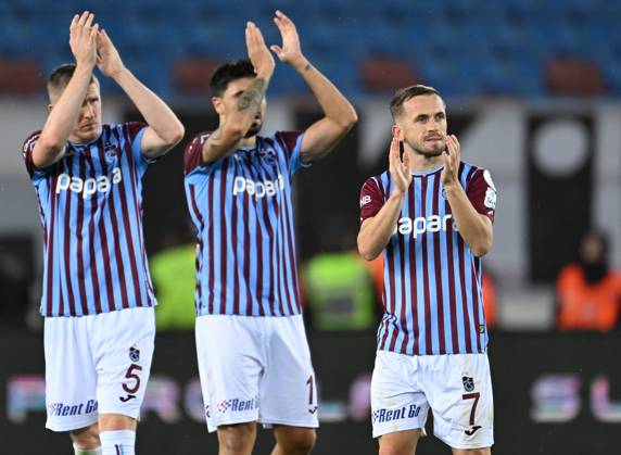 Trabzonspor v Basaksehir - Turkish Super Lig TRABZON, TURKIYE - OCTOBER 19: Edin Visca (7) of Trabzonspor celebrates with his teammates after scoring a goal during the Turkish Super Lig week 9th match between Trabzonspor and Basaksehir at Papara Park in Trabzon, Turkiye on October 19, 2024. Trabzon Turkey. Editorial use only. Please get in touch for any other usage.  Copyright: x2025xAnadoluxHakanxBurakxAltunözx