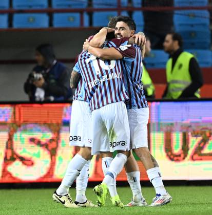 Trabzonspor v Basaksehir - Turkish Super Lig TRABZON, TURKIYE - OCTOBER 19: Players of Trabzonspor celebrate after scoring a goal during the Turkish Super Lig week 9th match between Trabzonspor and Basaksehir at Papara Park in Trabzon, Turkiye on October 19, 2024. Trabzon Turkey. Editorial use only. Please get in touch for any other usage.  Copyright: x2025xAnadoluxHakanxBurakxAltunözx