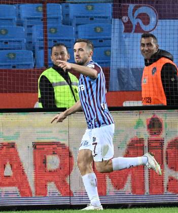 Trabzonspor v Basaksehir - Turkish Super Lig TRABZON, TURKIYE - OCTOBER 19: Edin Visca (7) of Trabzonspor celebrates after scoring a goal during the Turkish Super Lig week 9th match between Trabzonspor and Basaksehir at Papara Park in Trabzon, Turkiye on October 19, 2024. Trabzon Turkey. Editorial use only. Please get in touch for any other usage.  Copyright: x2025xAnadoluxHakanxBurakxAltunözx