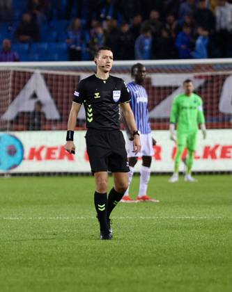 Trabzonspor v Basaksehir - Turkish Super Lig TRABZON, TURKIYE - OCTOBER 19: Referee Zorbey Kucuk is seen during the Turkish Super Lig week 9th match between Trabzonspor and Basaksehir at Papara Park in Trabzon, Turkiye on October 19, 2024. Trabzon Turkey. Editorial use only. Please get in touch for any other usage.  Copyright: x2025xAnadoluxSeyitxAhmetxEksikx