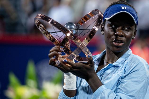 Victoria Mboko ( Canada ) apres son premier sacre de sa carriere au tournoi WTA, Tennis Damen Masters 1000 de MontrÃ al au court central IGA face Ã Naomi Osaka ( Japon ). TENNIS WTA 1000 NATIONAL BANK OPEN 2025 FINALE MBOKO OSAKA IGA STADIUM MONTREAL CANADA 07 08 2025 Montassar Yazidi PRESSE SPORTS MONTREAL IGA STADIUM Canada GermanyxJapanxUKxFrancexBelgiumxOUT Copyright: xMontassarxYazidi PRESSExSPORTSx