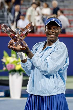 Victoria Mboko ( Canada ) apres son premier sacre de sa carriere au tournoi WTA, Tennis Damen Masters 1000 de MontrÃ al au court central IGA face Ã Naomi Osaka ( Japon ). TENNIS WTA 1000 NATIONAL BANK OPEN 2025 FINALE MBOKO OSAKA IGA STADIUM MONTREAL CANADA 07 08 2025 Montassar Yazidi PRESSE SPORTS MONTREAL IGA STADIUM Canada GermanyxJapanxUKxFrancexBelgiumxOUT Copyright: xMontassarxYazidi PRESSExSPORTSx