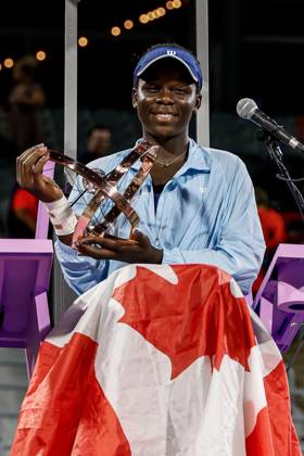 Victoria Mboko ( Canada ) apres son premier sacre de sa carriere au tournoi WTA, Tennis Damen Masters 1000 de MontrÃ al au court central IGA face Ã Naomi Osaka ( Japon ). TENNIS WTA 1000 NATIONAL BANK OPEN 2025 FINALE MBOKO OSAKA IGA STADIUM MONTREAL CANADA 07 08 2025 Montassar Yazidi PRESSE SPORTS MONTREAL IGA STADIUM Canada GermanyxJapanxUKxFrancexBelgiumxOUT Copyright: xMontassarxYazidi PRESSExSPORTSx