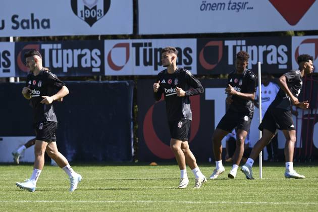 Besiktas training session ahead of UEFA Europa League match against Ajax ISTANBUL, TURKIYE - SEPTEMBER 25: Ernest Muci (2nd L), Milot Rashica (L) and Felix Uduokhai (2nd R) of Besiktas attend a training session ahead of UEFA Europa League match against Ajax at Besiktas Nevzat Demir Facilities in Istanbul, Turkiye on September 25, 2024. Istanbul Turkey. Editorial use only. Please get in touch for any other usage.  Copyright: x2025xAnadoluxArifxHüdaverdixYamanx