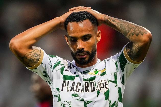 August 10, 2025, Moreira De Conegos, Portugal, Portugal: Guilherme SCHETTINE of Moreirense FC looks dejected during the Liga Portugal Betlic match between Moreirense FC and FC Alverca at Estadio Comendador Joaquim de Almeida Freitas on August 10, 2025 in Moreira de Conegos, Portugal. Moreira De Conegos Portugal - ZUMAm308 20250810_zsp_m308_018 Copyright: xMatthieuxMirvillex