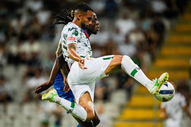 August 10, 2025, Moreira De Conegos, Portugal, Portugal: Bastien MEUPIYOU of FC Alverca and Guilherme SCHETTINE of Moreirense FC during the Liga Portugal Betlic match between Moreirense FC and FC Alverca at Estadio Comendador Joaquim de Almeida Freitas on August 10, 2025 in Moreira de Conegos, Portugal. Moreira De Conegos Portugal - ZUMAm308 20250810_zsp_m308_021 Copyright: xMatthieuxMirvillex