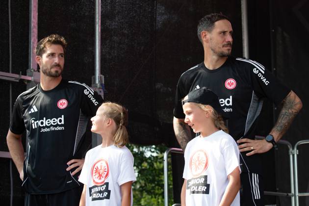 2025.08.13 xVVx Familientag der Eintracht Frankfurt v.l., goalkeeper, Torwart Kevin Trapp (Eintracht Frankfurt) und goalkeeper, Torwart Jens Grahl (Eintracht Frankfurt) (DFL DFB REGULATIONS PROHIBIT ANY USE OF PHOTOGRAPHS as IMAGE SEQUENCES and or QUASI-VIDEO) Copyright: JoaquimxFerreira