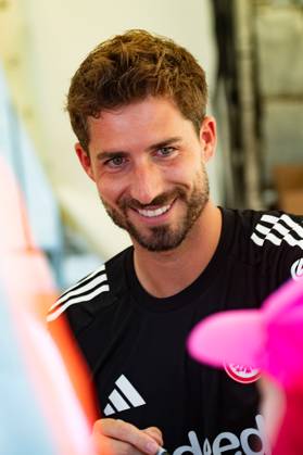 2025.08.13 xVVx Familientag der Eintracht Frankfurt v.l., goalkeeper, Torwart Kevin Trapp (Eintracht Frankfurt) lacht (DFL DFB REGULATIONS PROHIBIT ANY USE OF PHOTOGRAPHS as IMAGE SEQUENCES and or QUASI-VIDEO) Copyright: JoaquimxFerreira