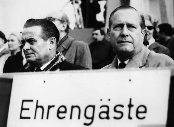 Tennis allgemein U.B.z. v.l. Willi Daume und Gottfried von Cramm (beide Deutschland) !ACHTUNG AUFNAHMEDATUM GESCHÄTZT!